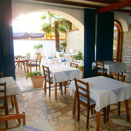Hotel Bed & Breakfast Pansion Rade Pirovac Exterior foto