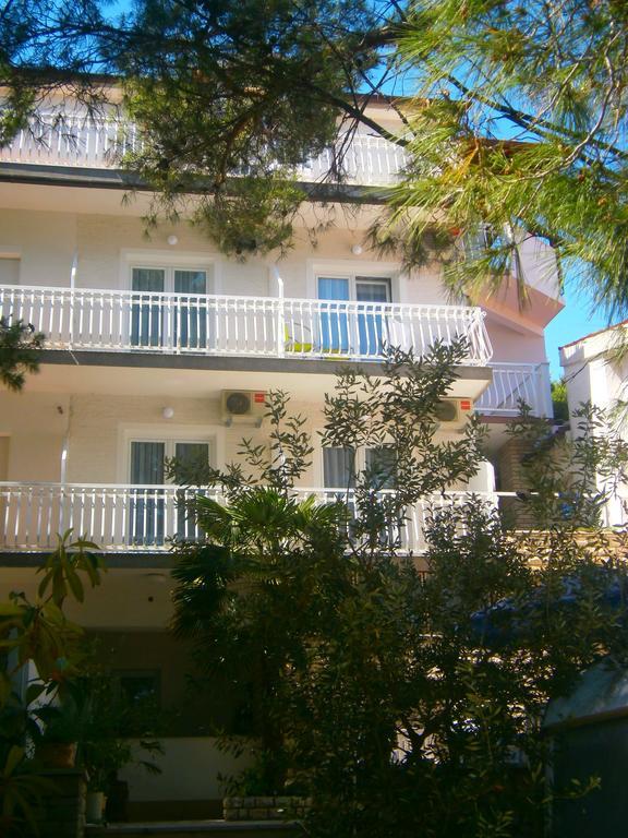 Hotel Bed & Breakfast Pansion Rade Pirovac Exterior foto