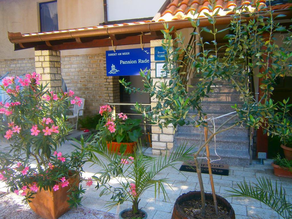 Hotel Bed & Breakfast Pansion Rade Pirovac Exterior foto