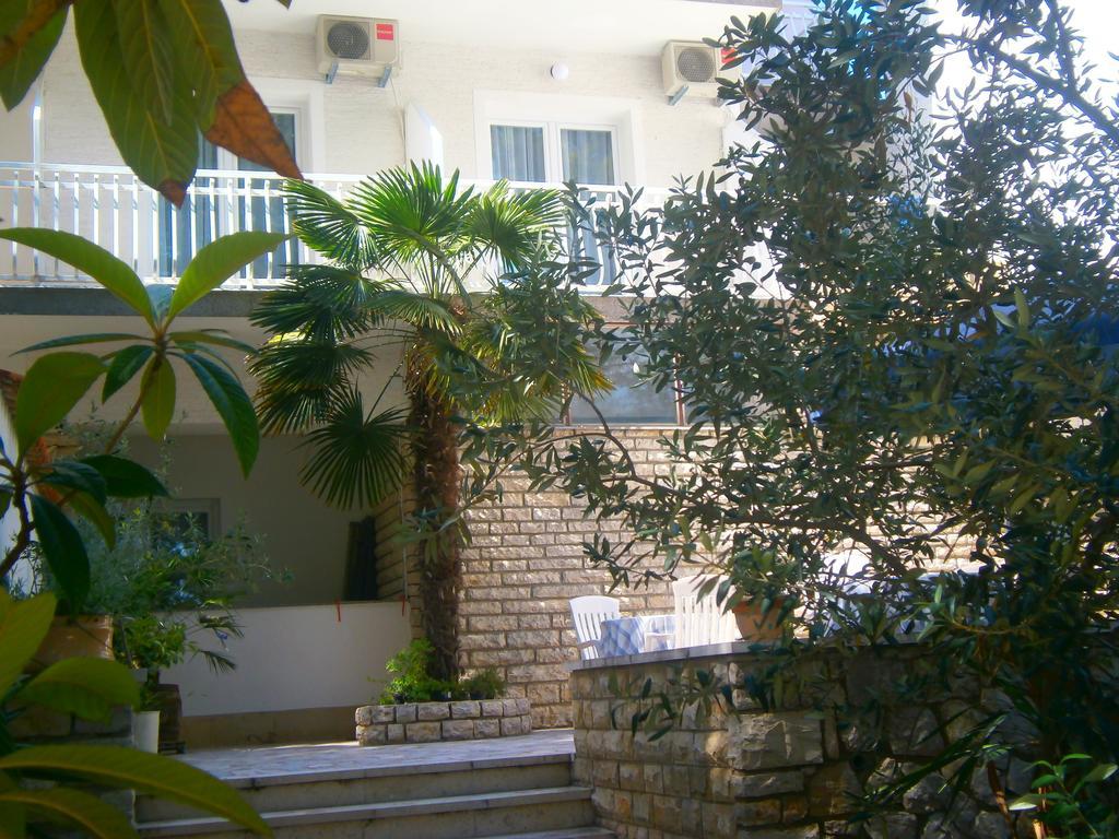 Hotel Bed & Breakfast Pansion Rade Pirovac Exterior foto