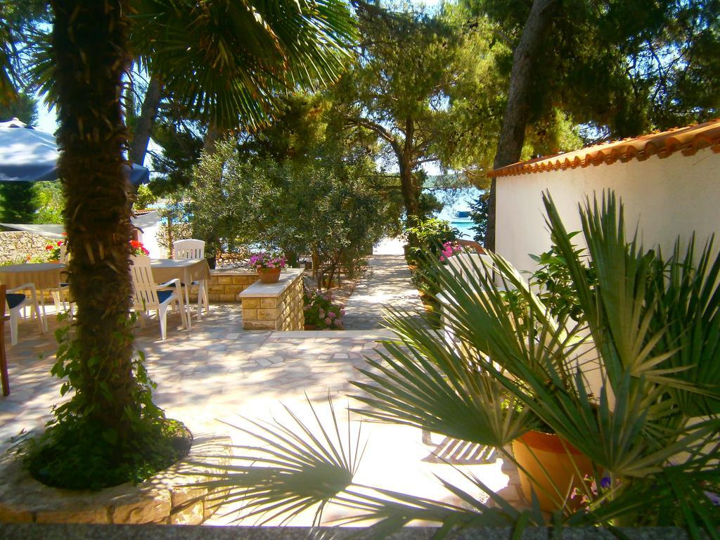 Hotel Bed & Breakfast Pansion Rade Pirovac Exterior foto