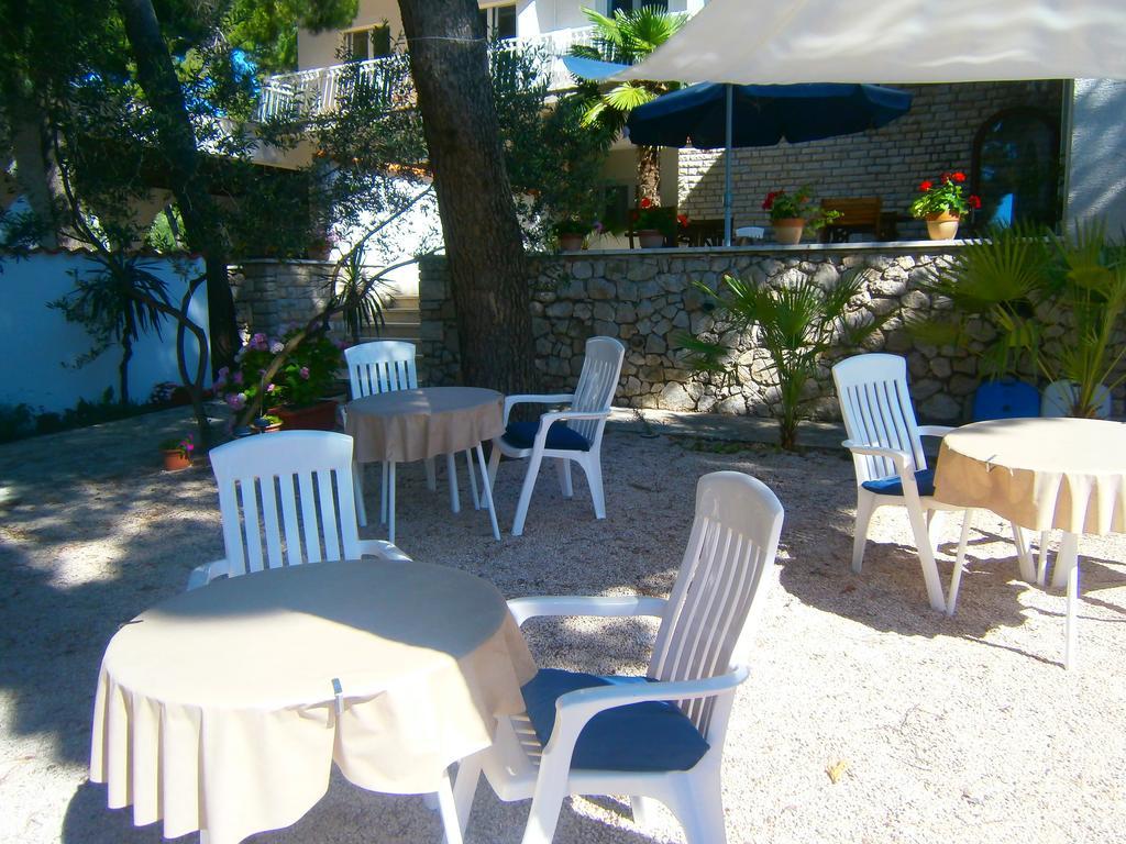 Hotel Bed & Breakfast Pansion Rade Pirovac Exterior foto