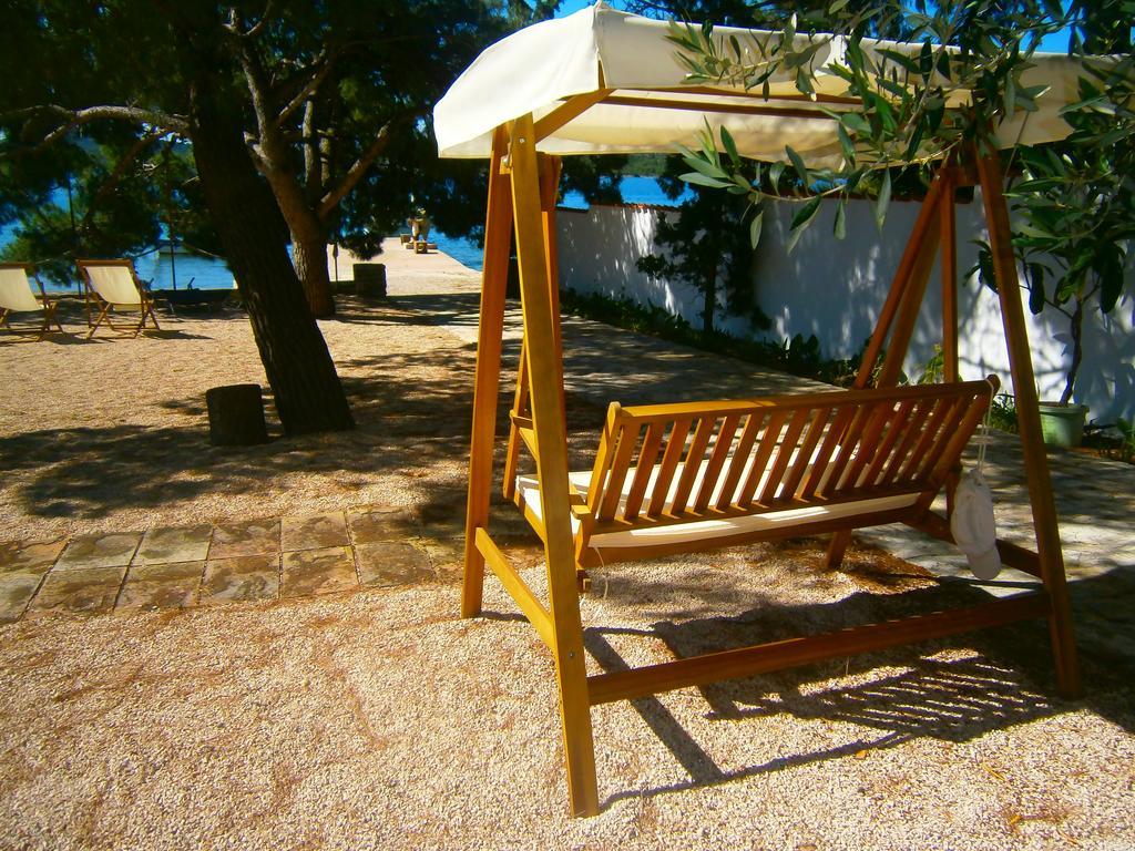 Hotel Bed & Breakfast Pansion Rade Pirovac Exterior foto