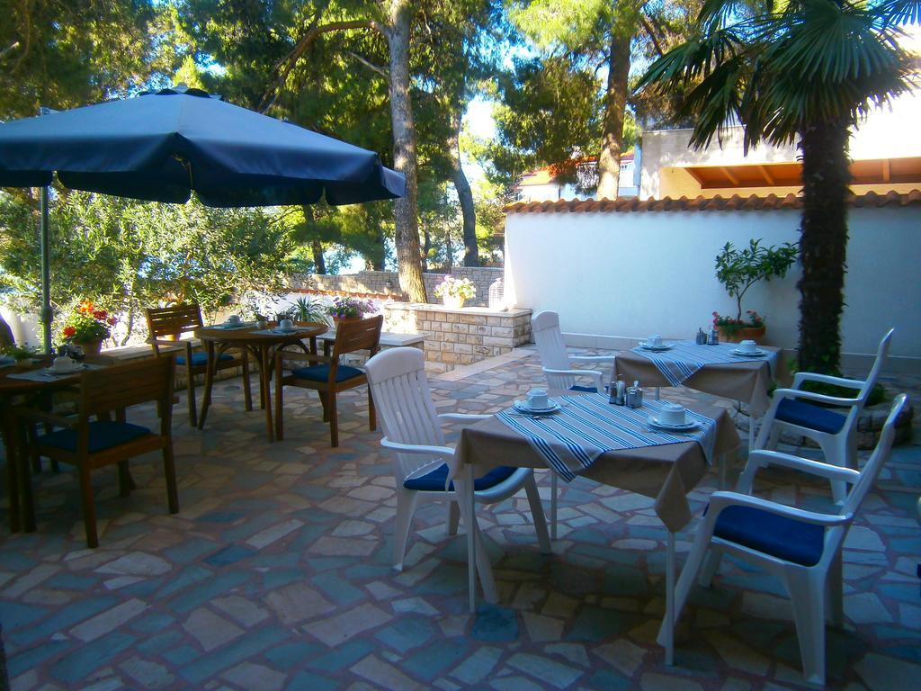 Hotel Bed & Breakfast Pansion Rade Pirovac Exterior foto