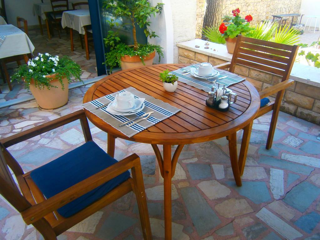 Hotel Bed & Breakfast Pansion Rade Pirovac Exterior foto