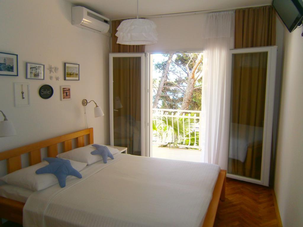 Hotel Bed & Breakfast Pansion Rade Pirovac Habitación foto
